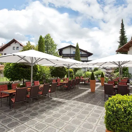 Neue Post Hotel 4*