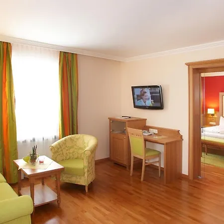 Neue Post Hotel 4*