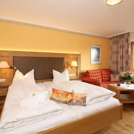 Neue Post Hotel 4*