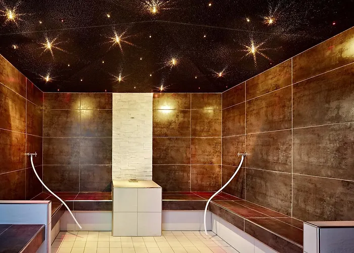Hotel Neue Post 4*