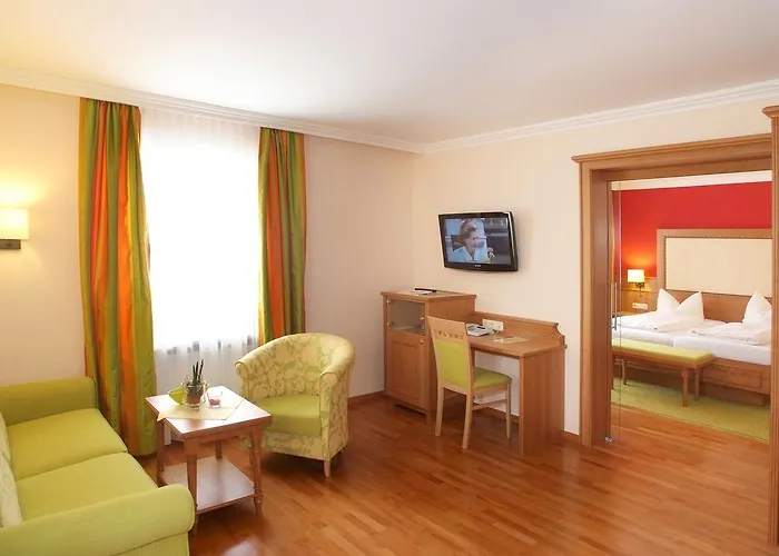 Neue Post Hotel 4*