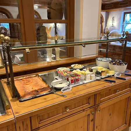 Отель Neue Post 4*